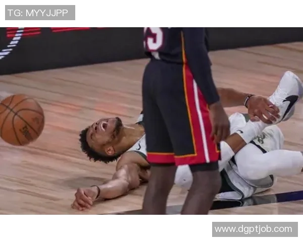 米德尔顿半场表现稳健拿10分 造字母哥进攻犯规重回熟悉战场